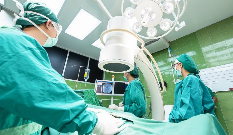 Sernac alerta riesgos en procedimientos estéticos: Un 40% de los centros no tienen autorización sanitaria