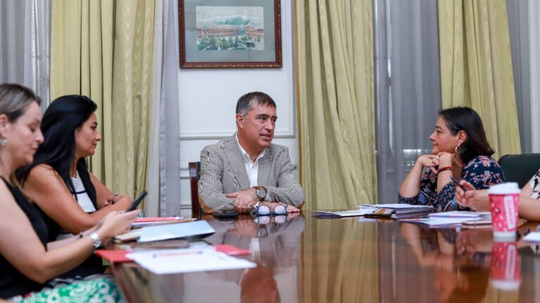 Mario Desbordes responde a críticas por vacaciones: 
