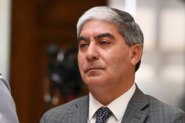 Leal (UDI) reitera críticas contra el Gob. por recorte presupuestario pero reconoce que 