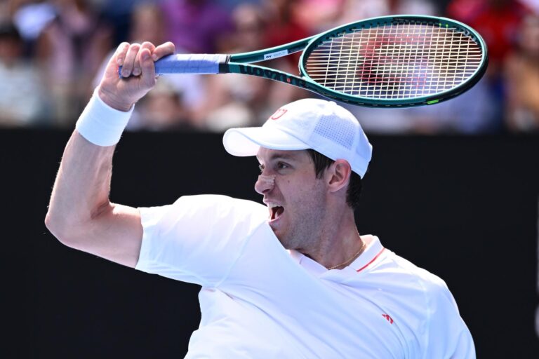 Nicolás Jarry no pudo con Jannik Sinner y se despidió temprano del Abierto de Australia 2025