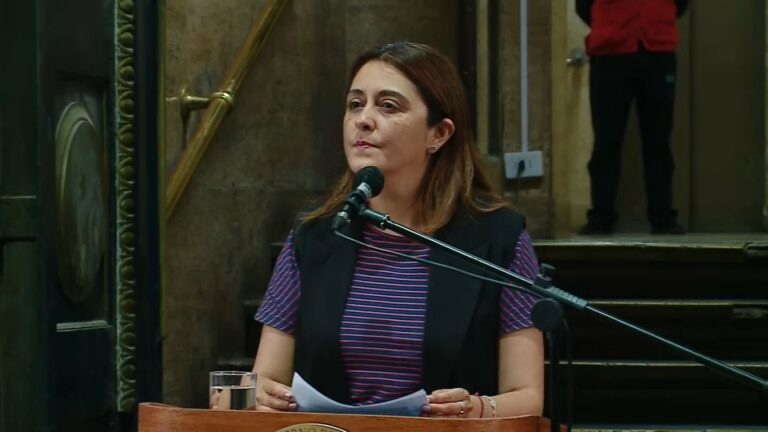 Ministra Sandoval insistió en que compra de la casa de Allende 