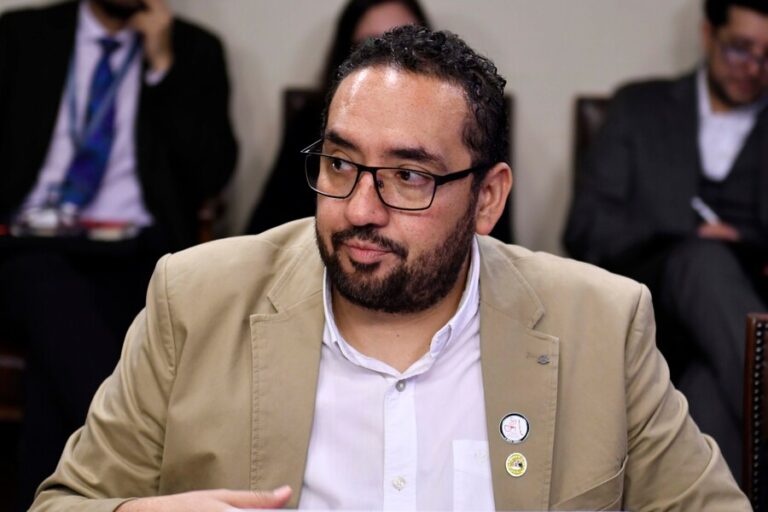 “El Mineduc no es sostenedor, sino el ente regulador del sistema”: Cataldo tras amenaza del Colegio de Profesores en Santiago