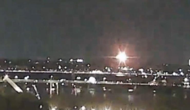 Impactante video muestra el momento exacto del choque entre helicóptero Blackhawk y avión en Washington