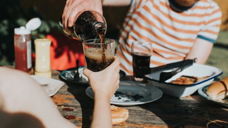 Consumo de bebidas azucaradas aumenta riesgo de muerte: Más de 330 mil personas mueren al año por diabetes, según estudio