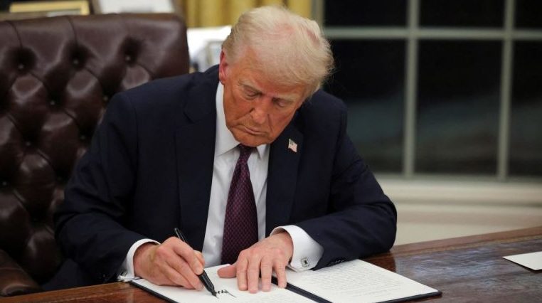 La primera semana de Donald Trump: Desde indultos a acusados del ataque al Capitolio hasta el despido de un famoso chef
