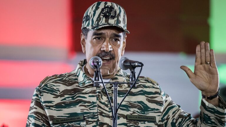 Nicolás Maduro llama a las Fuerzas Armadas y policías a 
