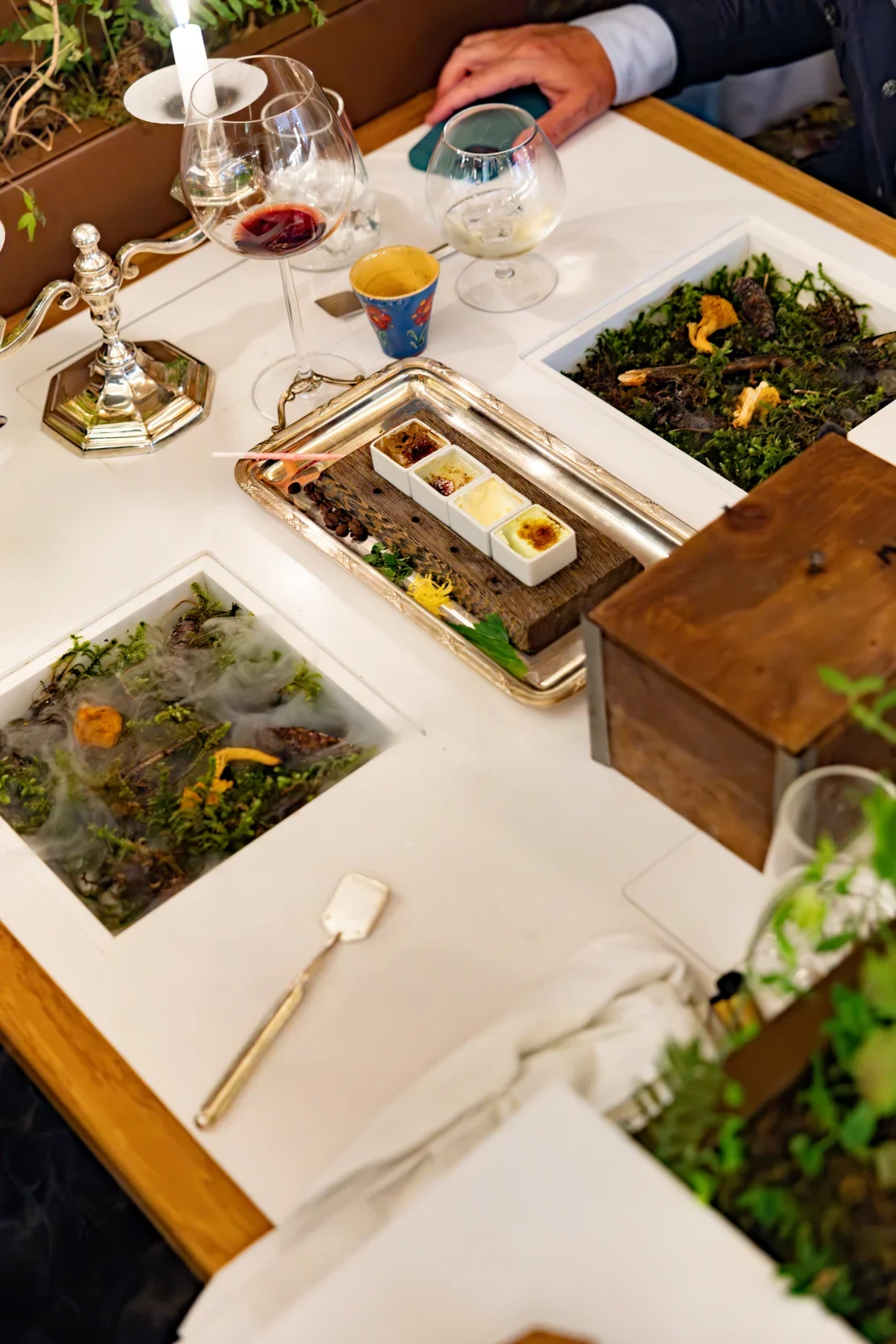 Veyrat dice que su nuevo emprendimiento ofrece "cocina de alta definición" basada en hierbas aromáticas locales. Ilya Kagan