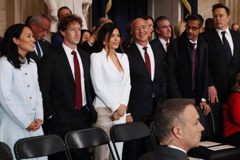 ¿Colaboración auténtica o táctica estratégica?: CEOs de grandes empresas tecnológicas se rinden ante Trump en su regreso al poder