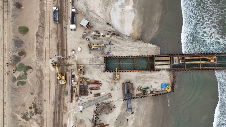 Puchuncaví: Superintendencia de Medio Ambiente investiga vertimiento de líquido en proyecto de Aguas Pacífico