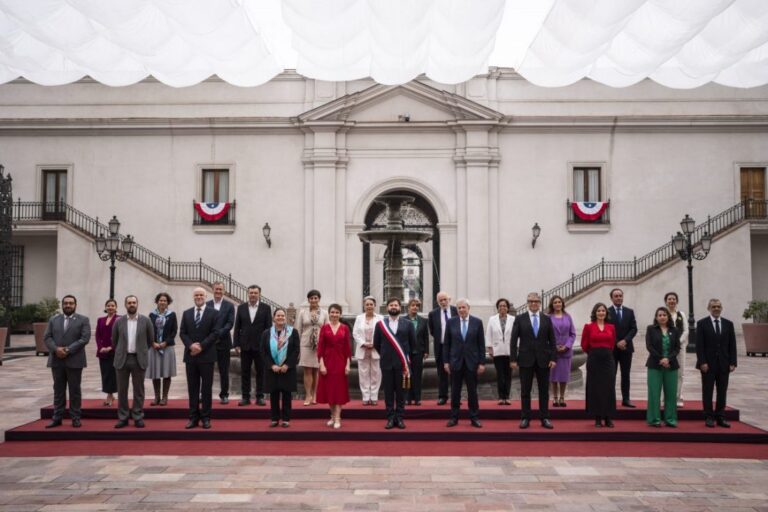 Longanizas, tortillas y una máscara de Tutánkamon: Algunos de los regalos más curiosos recibidos por ministros en 2024