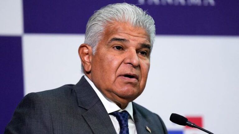 Presidente de Panamá rechaza promesa de Donald Trump de tomar el Canal de Panamá
