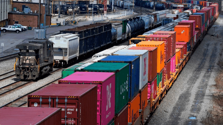 Tren de carga descarrila cerca de la estación de Temuco: Incidente afectó el tránsito, pero no se registran víctimas
