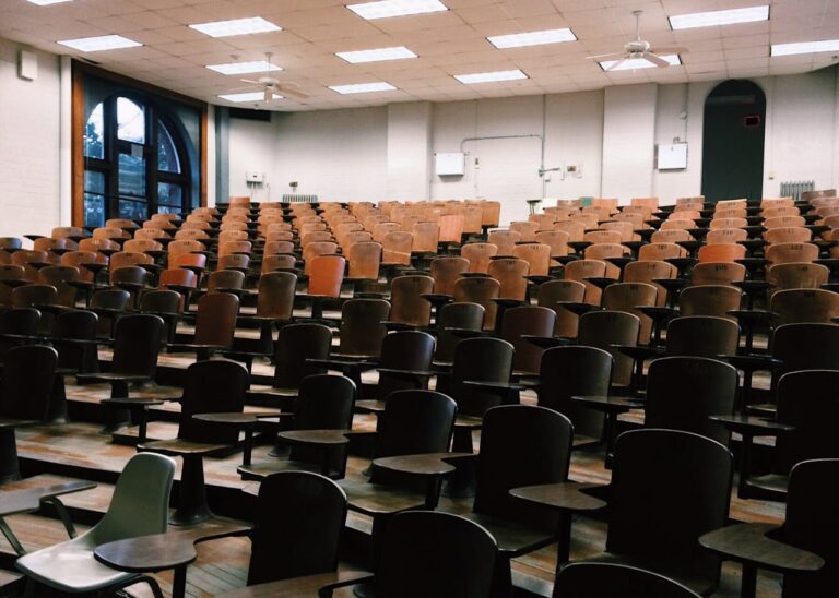 Institutos, universidades y CFT: Revisa qué instituciones de educación superior tienen mayores tasas de reclamos