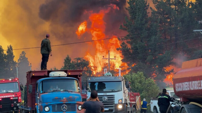 Incendios en la Patagonia argentina dejan 28.100 hectáreas consumidas: Acusan responsabilidad de Milei