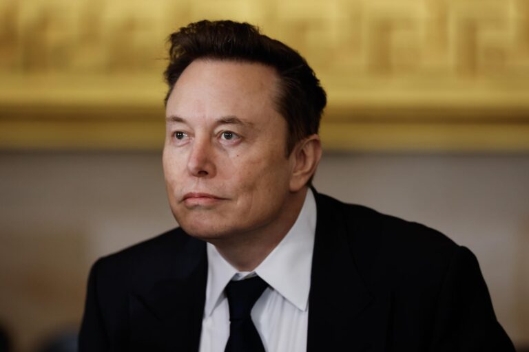 Elon Musk busca desmantelar principal regulador financiero, mientras X se abre paso en el negocio de pagos digitales