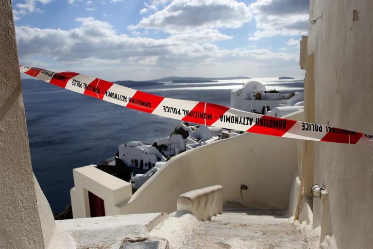 Casi dos semanas de sismos sacuden Santorini: Miles de personas han abandonado la isla griega debido a movimientos telúricos