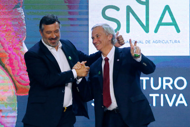 Sebastián Sichel arremete contra Kast y lo tilda de “odioso”: “No eres patrón de fundo de nadie”