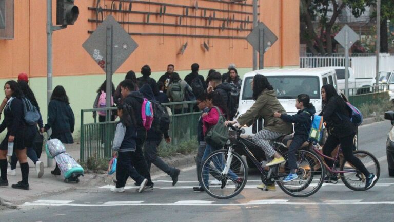 Vuelta a clases: Revisa el calendario escolar 2025 por región