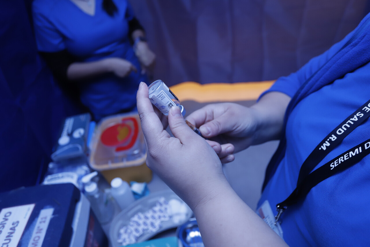 Minsal adelanta campaña de inmunización para influenza y COVID-19: ¿Quiénes deben vacunarse? / Agencia Uno