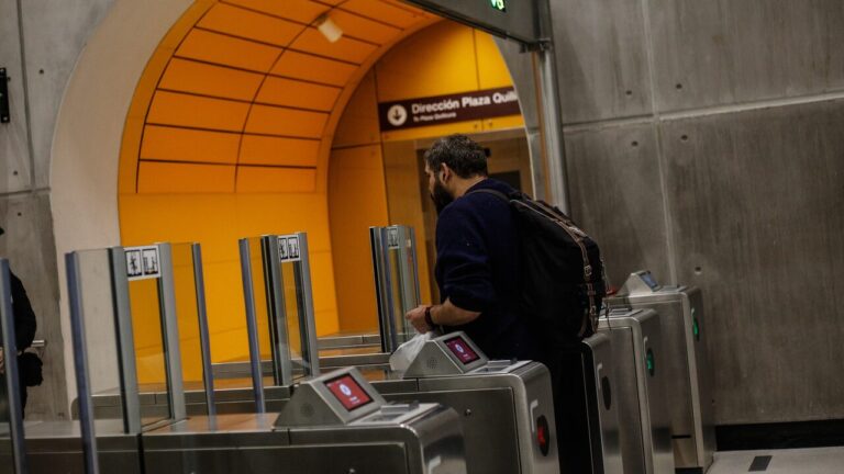 Metro cerró estaciones en Línea 3 por falla técnica: Servicio fue restablecido