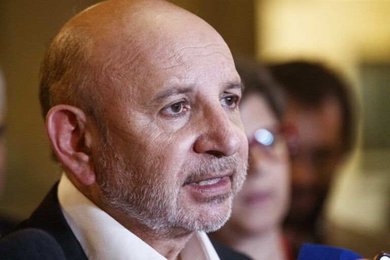 Las reflexiones del senador Castro (PS) tras el corte de luz nacional: “Al Estado le falta más fuerza o más atribuciones”