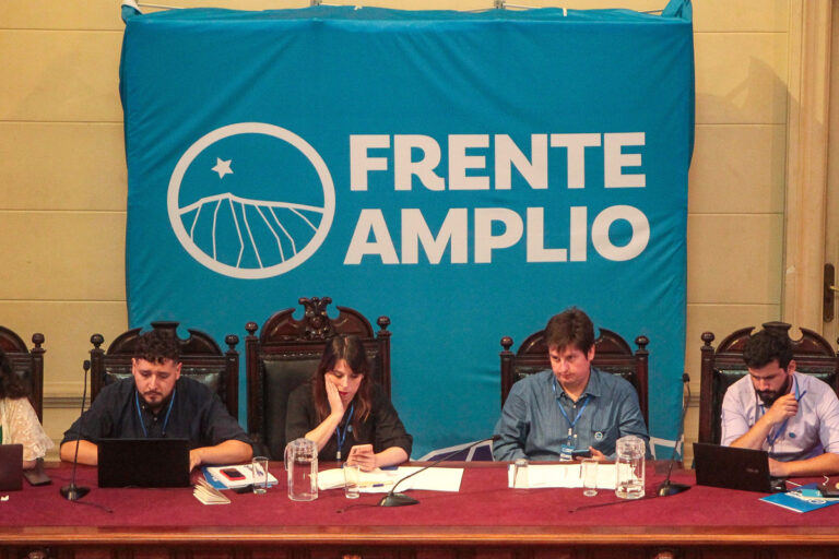 Congelan más de $250 millones en aportes al Frente Amplio: Servel objetó gastos en comida