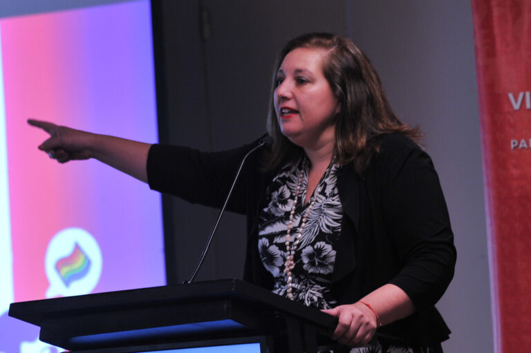 Senadora y presidenta del PS cuestiona modelo de gestión de energía eléctrica en Chile y afirma que 