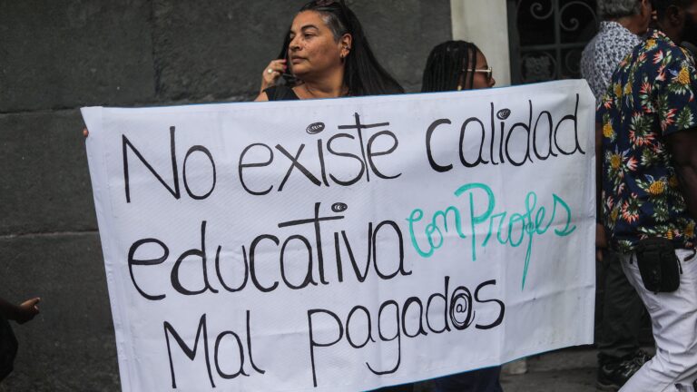 ¿Por qué los profesores protestaron en el centro de Santiago durante las vacaciones?