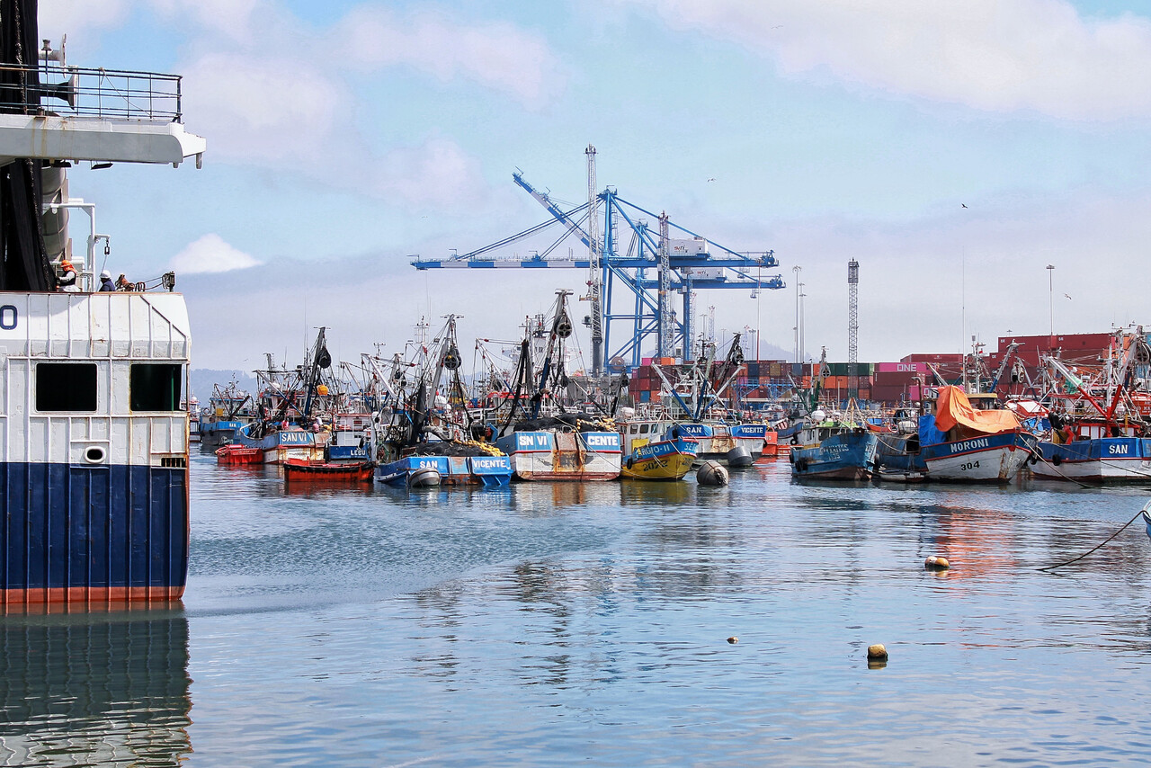 Continúan labores de búsqueda tras naufragio de embarcación en Talcahuano: Hay dos pescadores desaparecidos. Agencia Uno