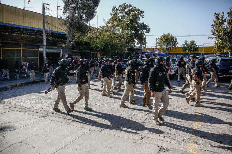 Más de 300 detectives de la PDI allanan el Persa Biobío y Barrio Franklin