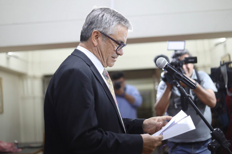 Cadem: Respaldo a ministro Marcel cae fuertemente y está en su nivel más bajo desde que asumió