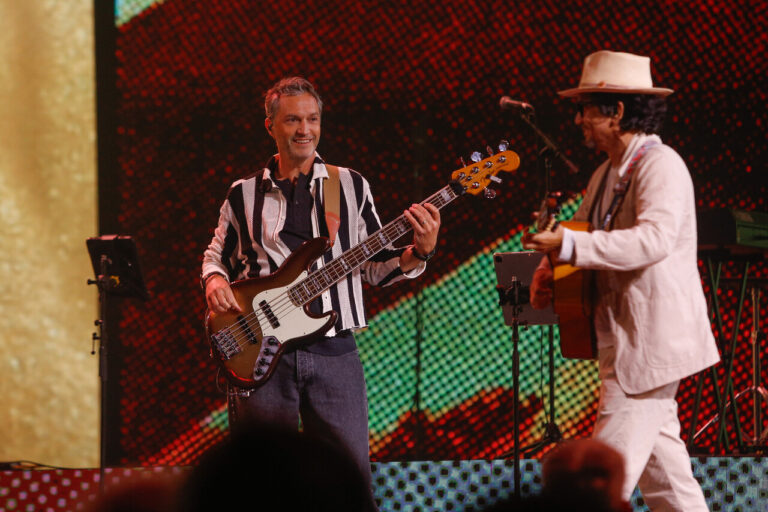 Viña con olor a tabaco y Chanel: el oficio de Bacilos calma a la Quinta Vergara tras la tensa actuación de George Harris