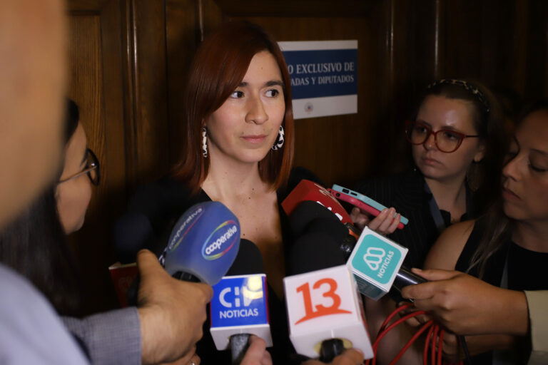 La hora de Catalina Pérez: Corte revisará este lunes solicitud de desafuero contra la diputada por Democracia Viva