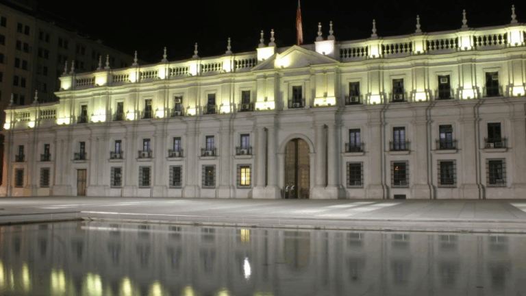 Carabinero murió en La Moneda mientras estaba de servicio: Fiscalía investiga causas del hecho