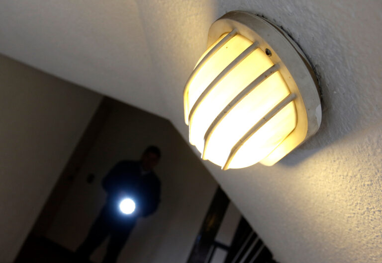 Compensación de Enel: Esto te descontarán de tu boleta por los cortes de luz de 2024