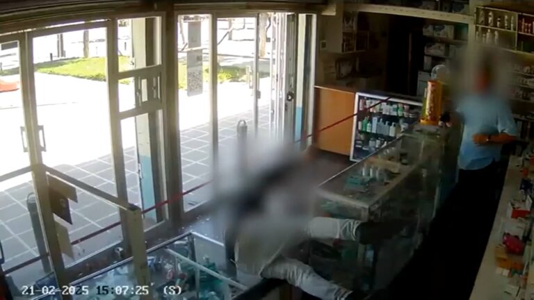Delincuente murió tras ser baleado en farmacia de Cerrillos: Video captó el mortal enfrentamiento