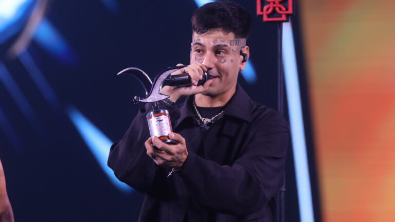 DUKI y su música urbana con tintes de rock: El argentino se consagró llevándose Gaviotas de Plata y Oro