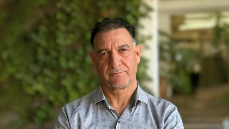 Juan Cristóbal Peña y su nuevo libro sobre Mariana Callejas, escritora y exagente de la DINA: “Nos habla de la condición humana donde la maldad absoluta no existe”