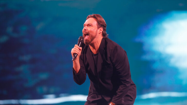 El primer fracaso del humor en Viña 2025: George Harris naufraga ante una Quinta Vergara dividida