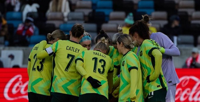 Despiden a locutor australiano que dijo preferir “clavarse un clavo el pene” antes que ver fútbol femenino