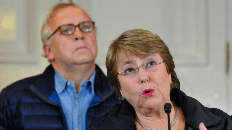 ¿Bachelet candidata?: Exministro Burgos asegura que cercanos a la exmandataria creen que podría reconsiderar su negativa