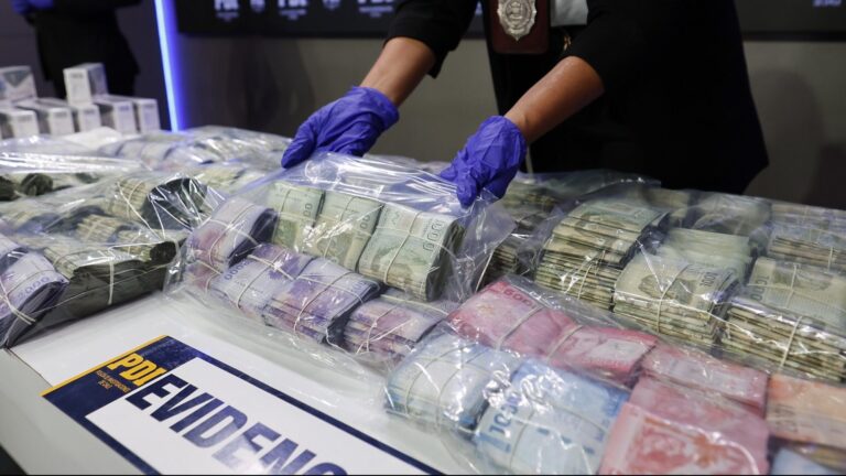 Tenían dinero escondido en una pared: Qué se sabe de los detenidos por tráfico de drogas en Peñaflor