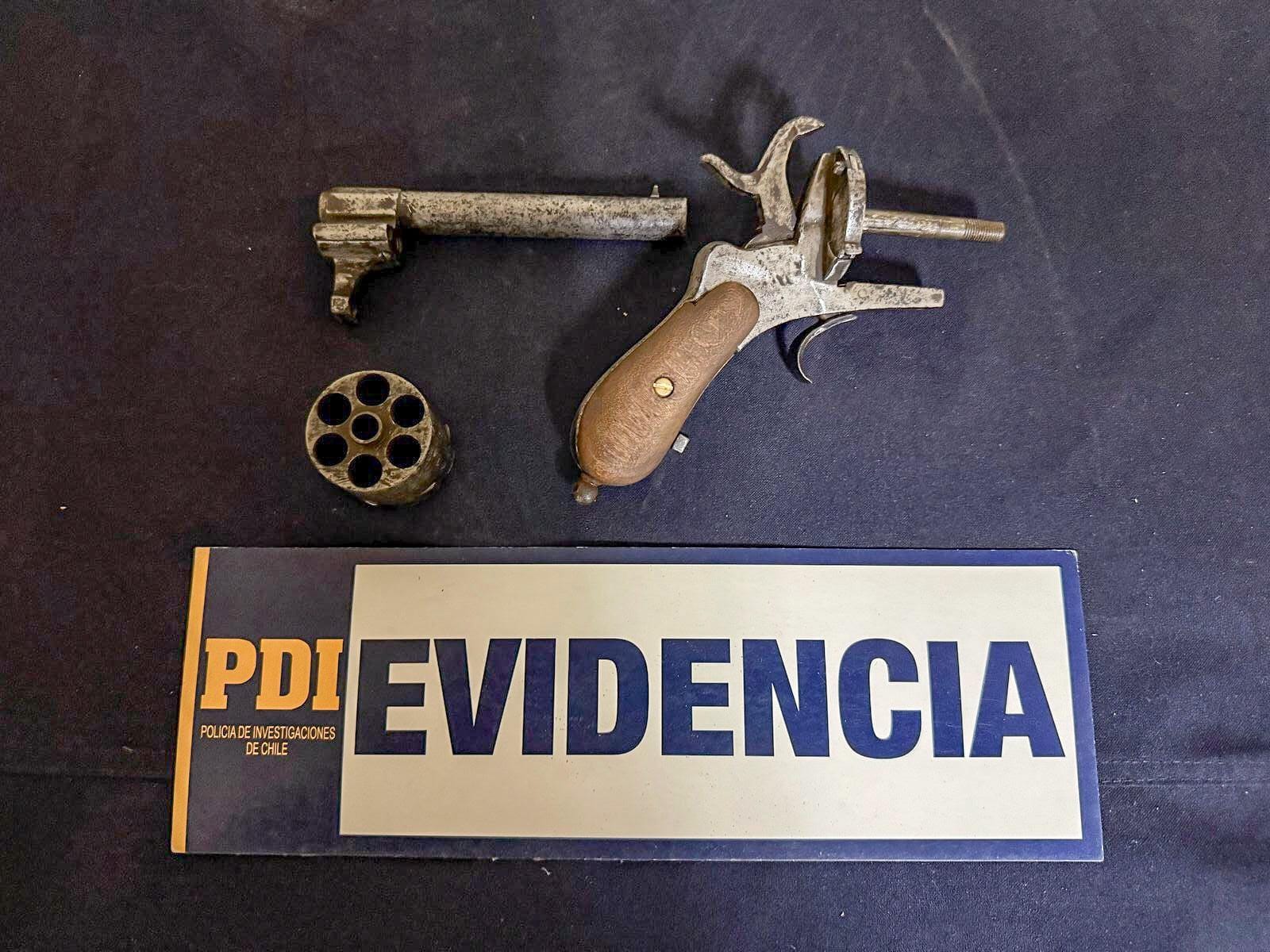 PDI recupera histórico revólver robado en 2022: Había sido utilizado en la Guerra del Pacífico. PDI