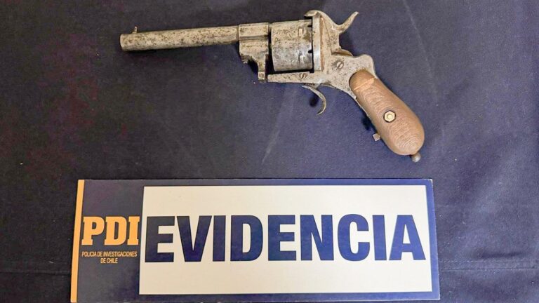 PDI recupera histórico revólver robado en 2022: Había sido utilizado en la Guerra del Pacífico