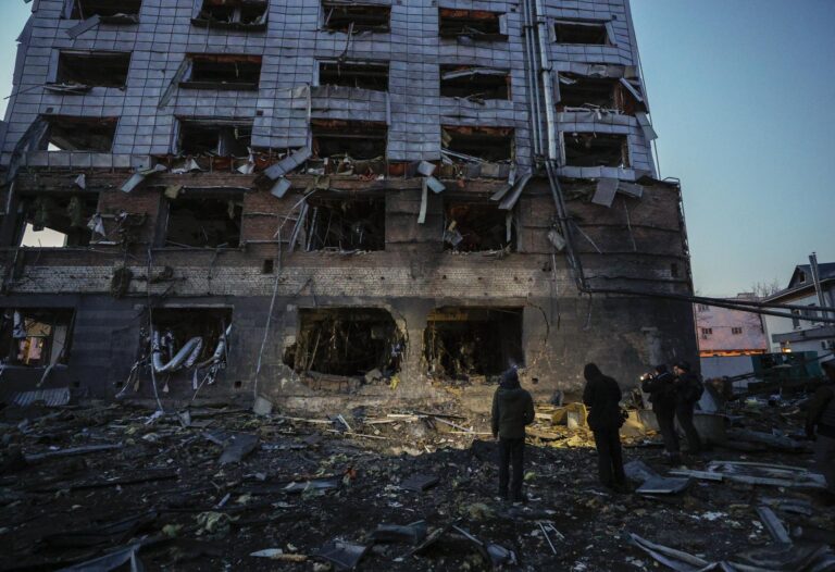 Rusia bombardea Kiev: Un muerto y seis heridos antes de la visita de un emisario de Trump