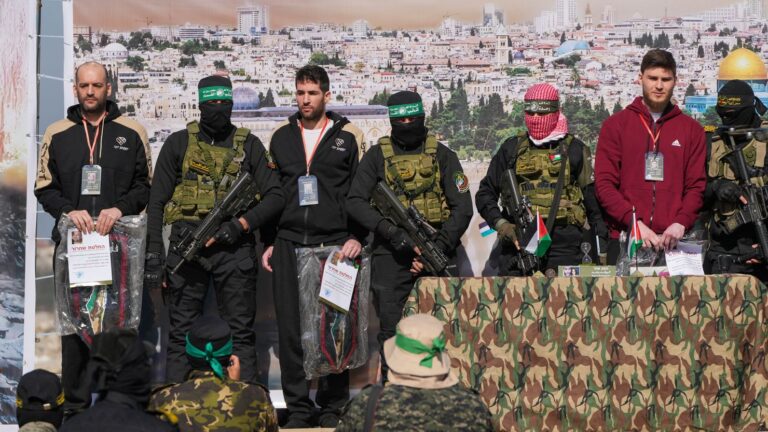 Tres rehenes israelíes fueron liberados por Hamás, uno de ellos argentino-israelí