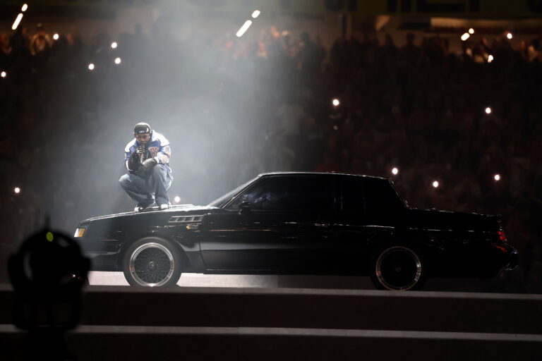 Kendrick Lamar deslumbra en el show de medio tiempo del Super Bowl con un recorrido por sus grandes éxitos