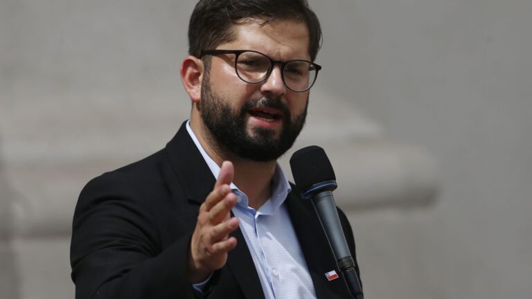 Fiscalía inicia investigación por querella contra Boric: Acción acusa malversación de fondos tras contrato de $13 millones