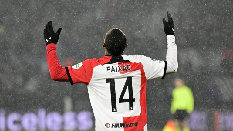 Paixao dio un respiro al Feyenoord en duelo contra el Milan