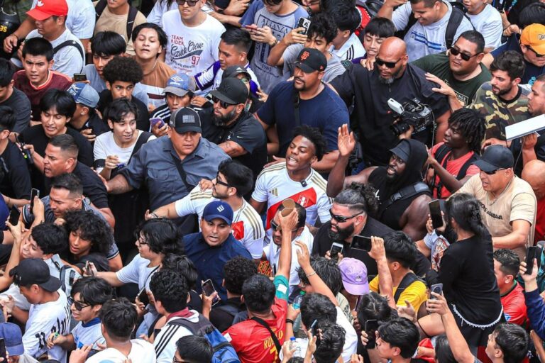 “No seas malo”: Vendedora callejera reclama a Speed el pago de comida que probó durante visita a Perú